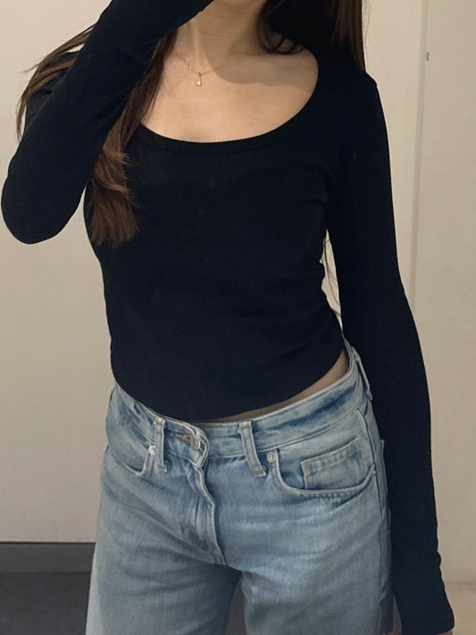 UネックロングスリーブTシャツ