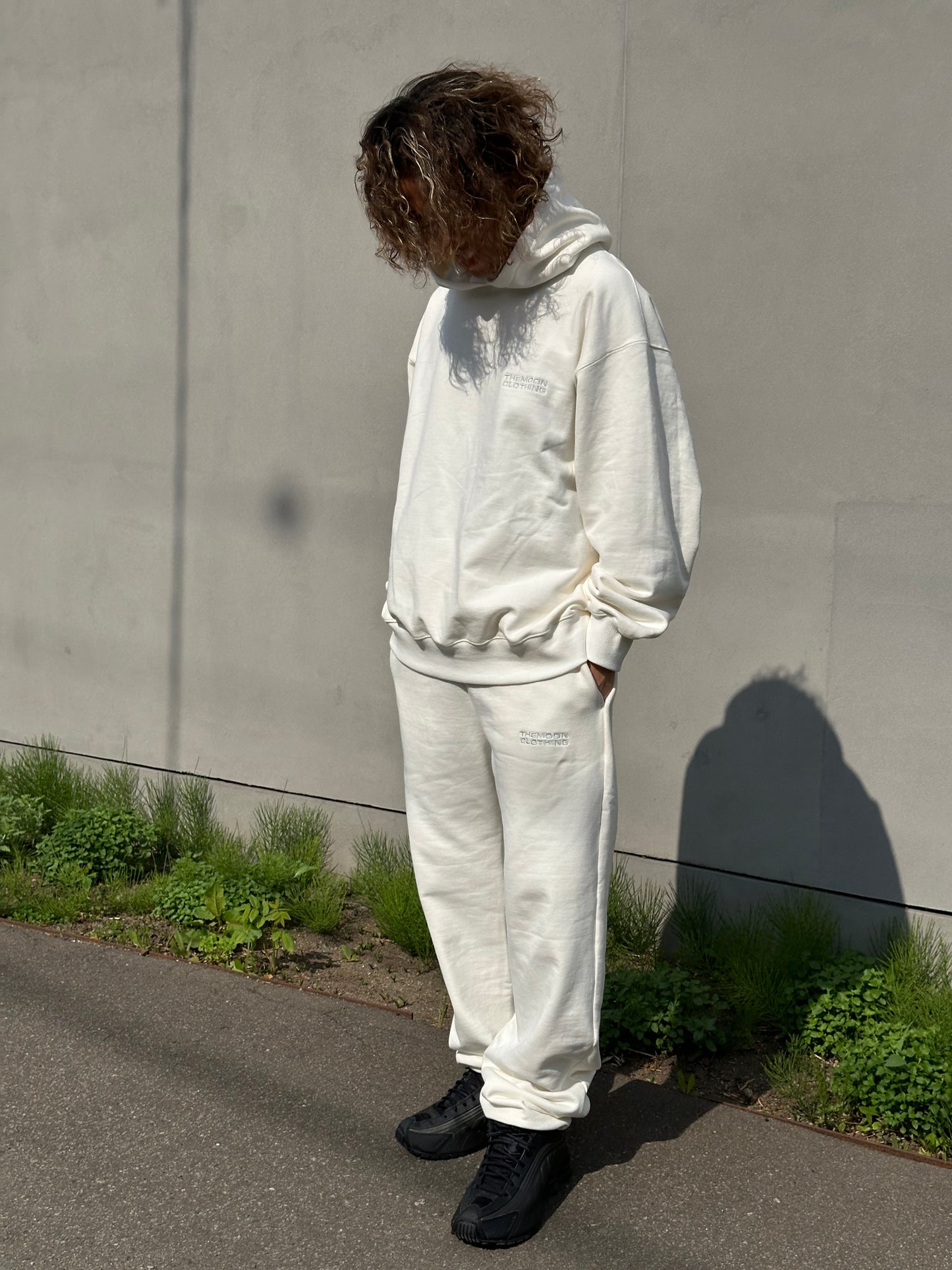 THE MOON logo sweatsuit